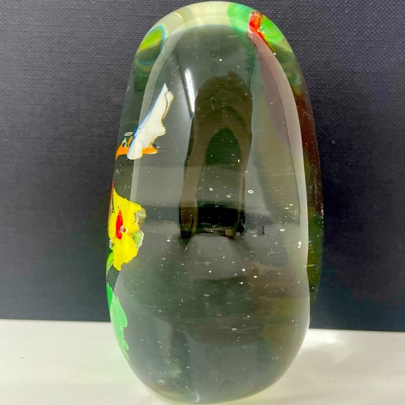 Fused glass bird glass paperweight. - Picture 3 of 8